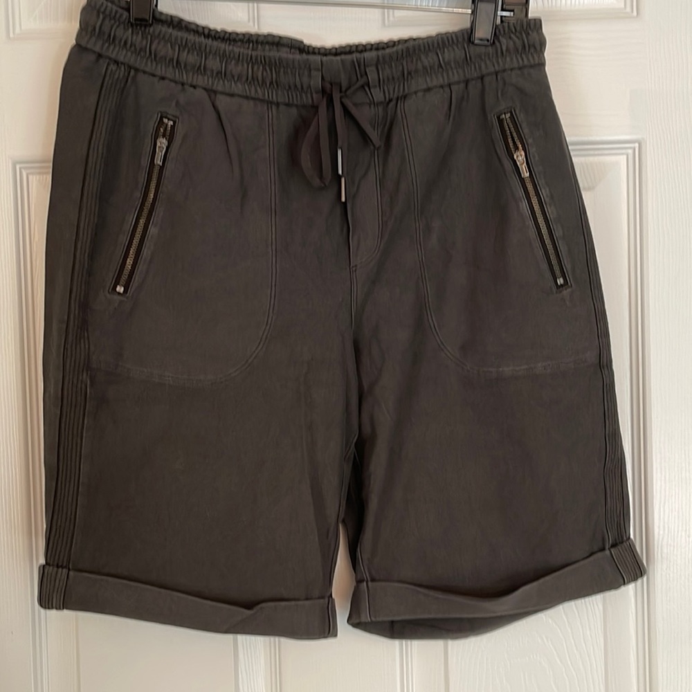 Athleta Farallon Bermuda shorts size 8